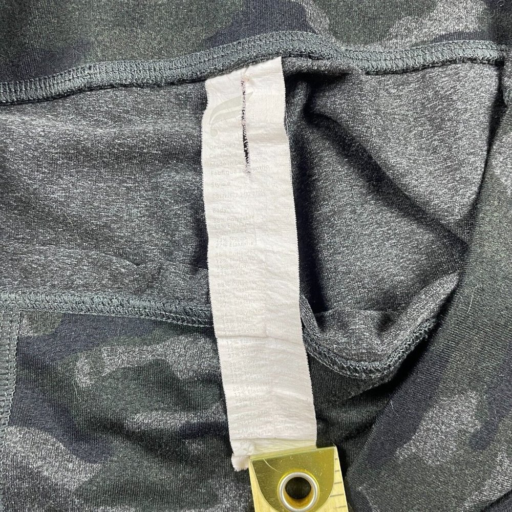 Fabletics On The Go PowerHold High Waisted Capri Leggings Women's XL Camo Mesh - Picture 6 of 11